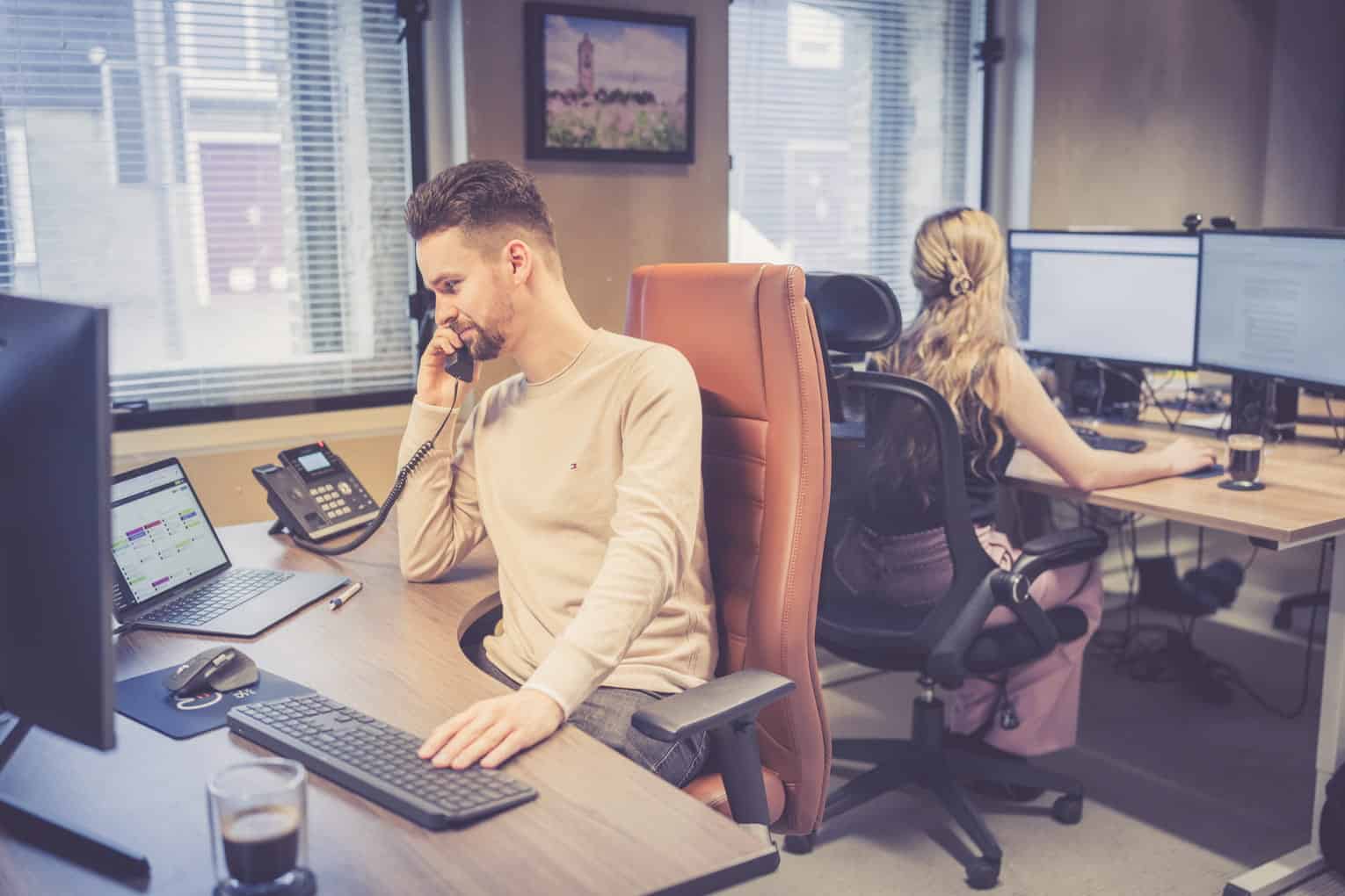 Super SEO '24 Shoot (C) www.guidohibma.nl - Fotograaf-234 (1) Telefoon gesprek